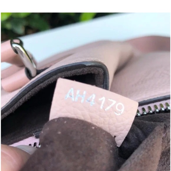 Louis  Vuitton Haumea Mahina Magnolia Pink Leather Bag M55030 RARE - Picture 8 of 8